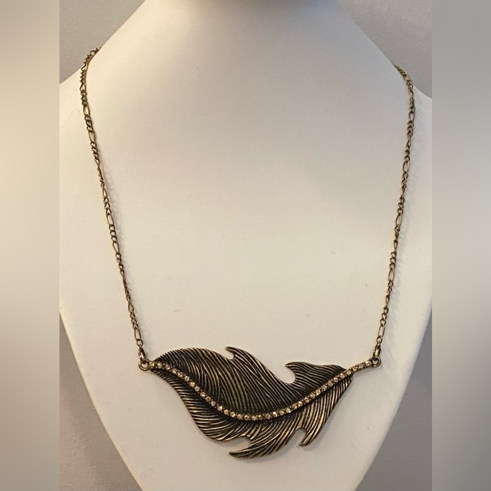 NEW! Brass Statement 🩷 Tori Spelling design 🩷 necklace